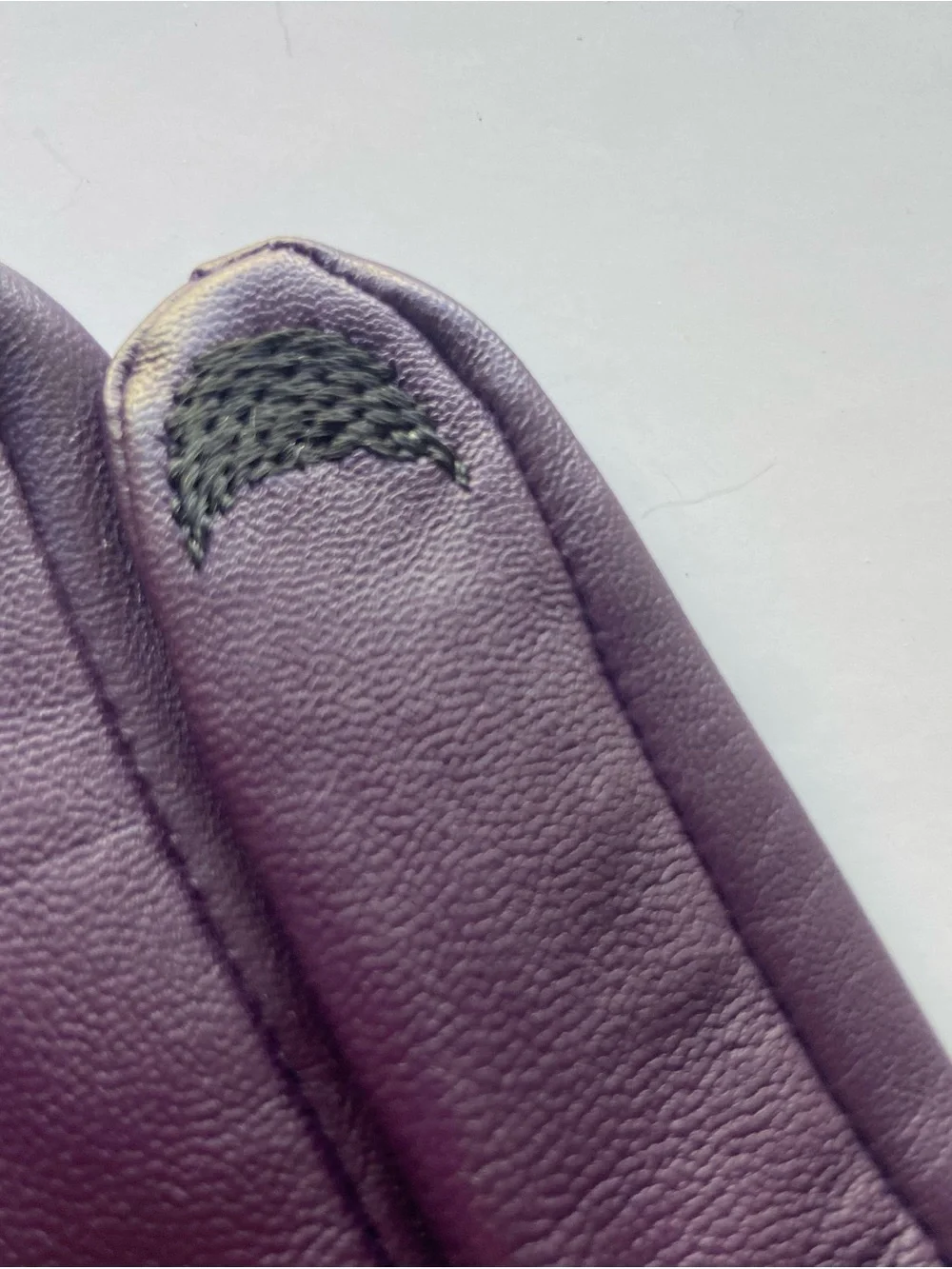 Calvin Klein Women’s Touchscreen Gloves: phone -friendly, never worn, Plum